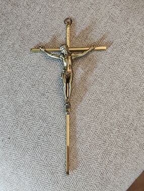 Gold Tone Crucifix Wall Cross with Corpus